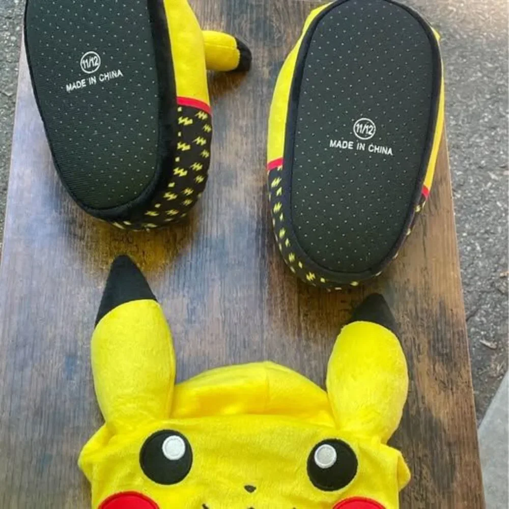 Pokémon Pikachu kids Slippers and Hat Set